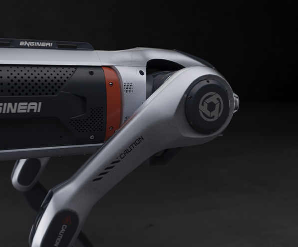 仿生四足结构与自适应减震关节 ，可在复杂地形中稳健穿行，内置地形感知算法实时调整步态，确保在全地形环境下的强悍通过性